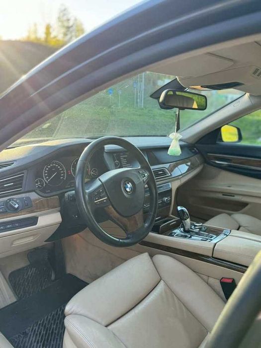 BMW F01 730D 2008r