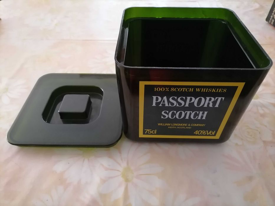 Balde de gelo em plástico