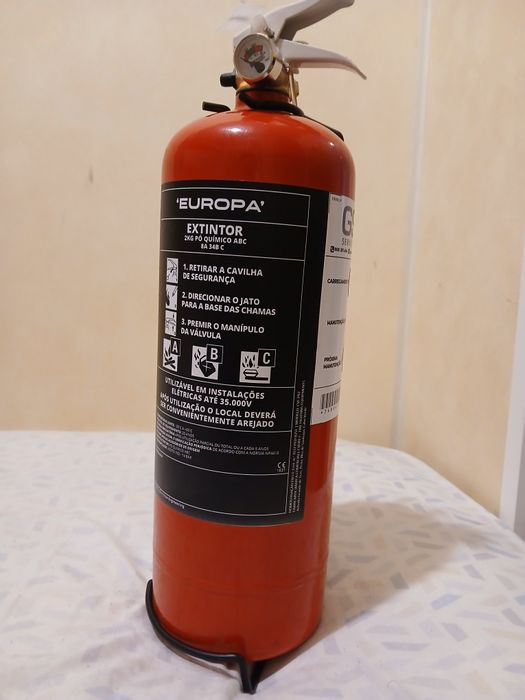 Kit Extintor com  primeiros socorros