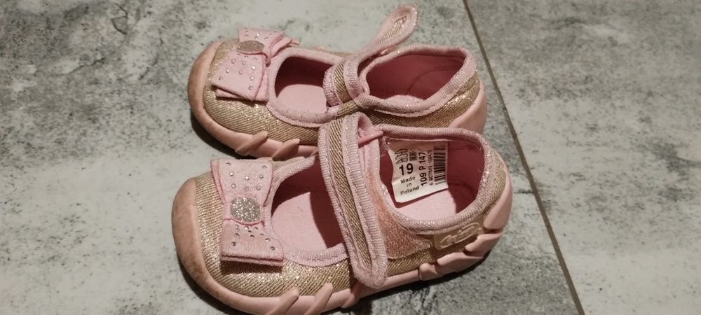 Buty dla dziewczynki r19 (dł.wkładki 12cm)