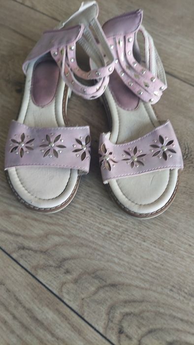 Nowe białe  sandały + gratis r. 34