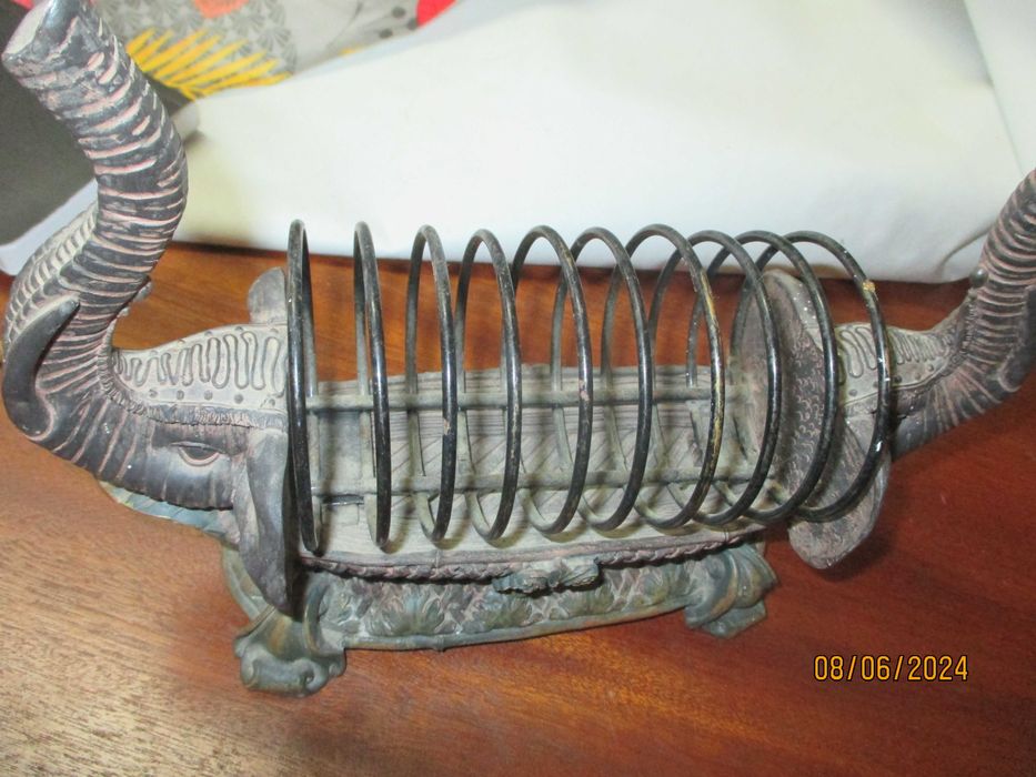 Peça metálica C/2 cabeças de elefante, para decoração ou...