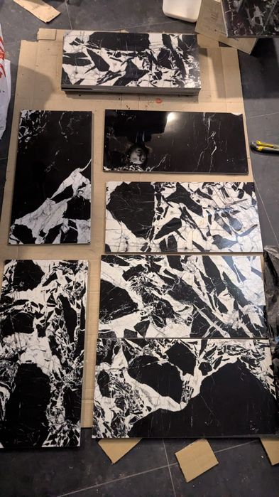 Płytki gres kafle pozostałość po wykończeniu prac