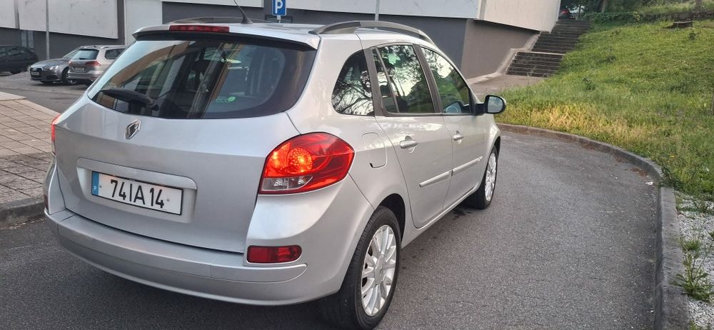 Renault clio break 
Ano 2009
1.5 disel.
300 mil kms 
Impecável em todos aspectos 
Sem nada apontar 
Revisoa efectuada 
Duas chaves 
Arcondicionado 
Vi