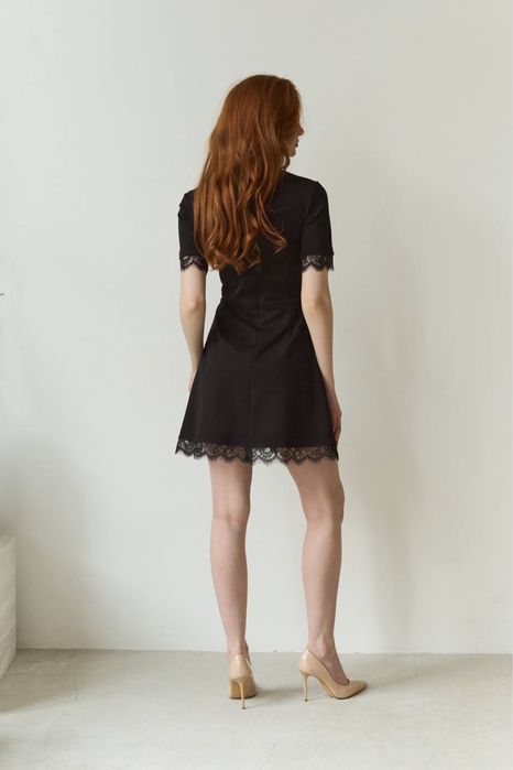 Нова чорна сукня