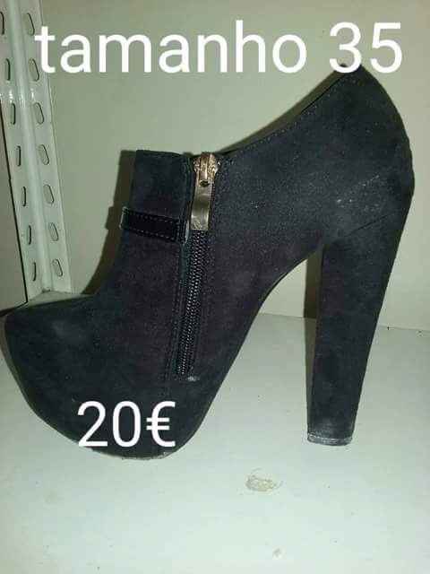 Sapatos preto salto alto semi novo em bom estado