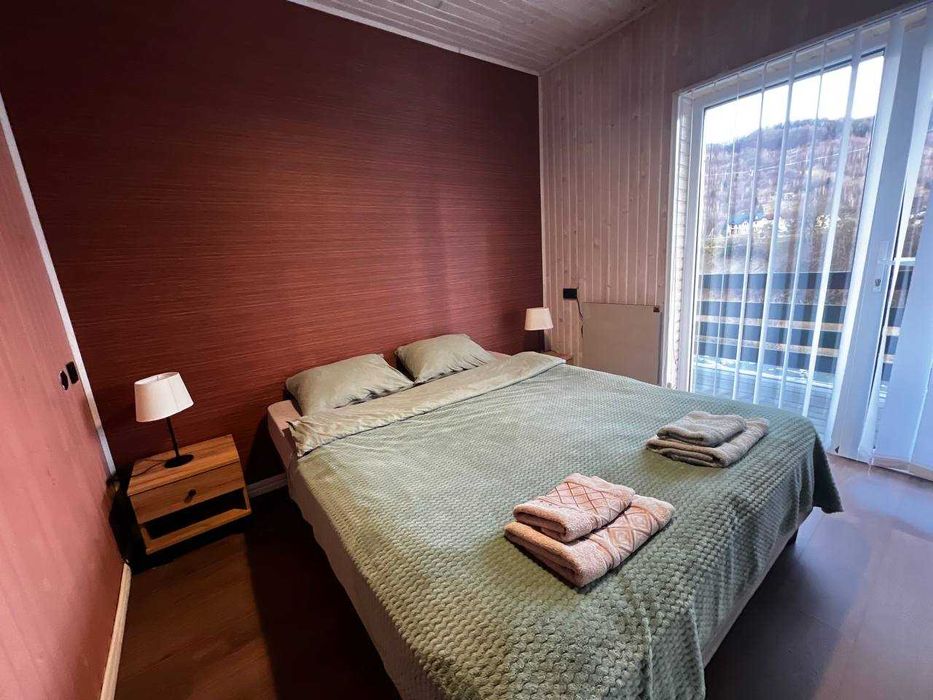 Котедж в Яремчі біля річки, на висоті)