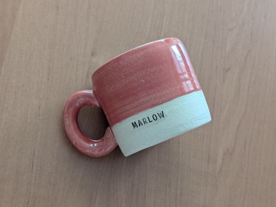 Nowy, ceramiczny kubek z uchem