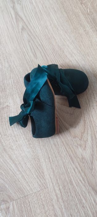 Sapatos de menina com laço em cetim (tam. 23)