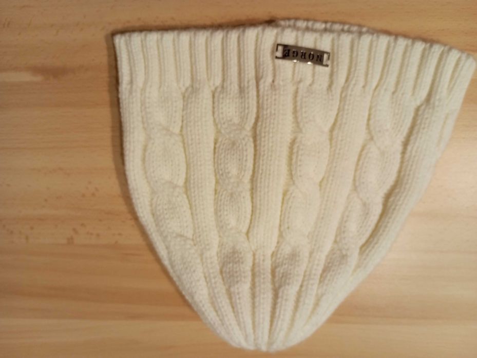 Norge Biała czapka w warkocze rozm.54-58