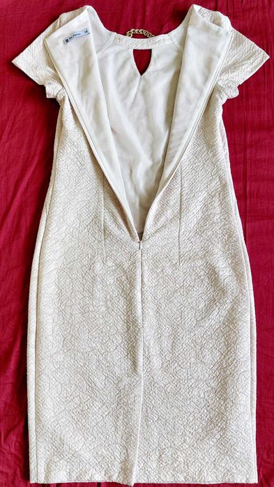 Sukienka  z wytłaczanym wzorem rozmiar 38