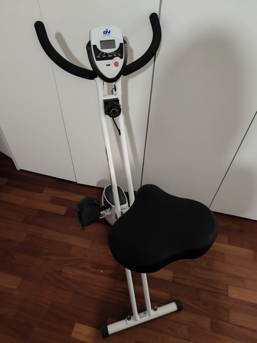 Bicicleta estática dobrável