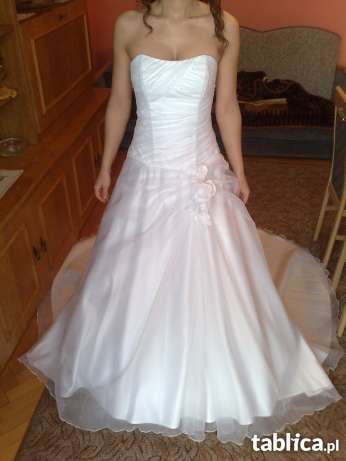 Piekna suknia slubna