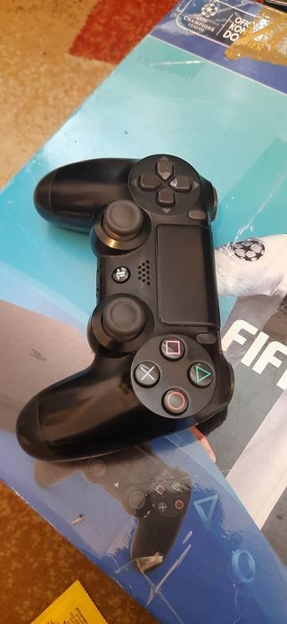 Mam na sprzedaż konsolę PS4 slim 1 000mb