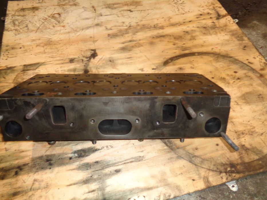 Głowica silnika  4-cylindrowego Perkins 1004-40/1004-4 AA/AB/AP