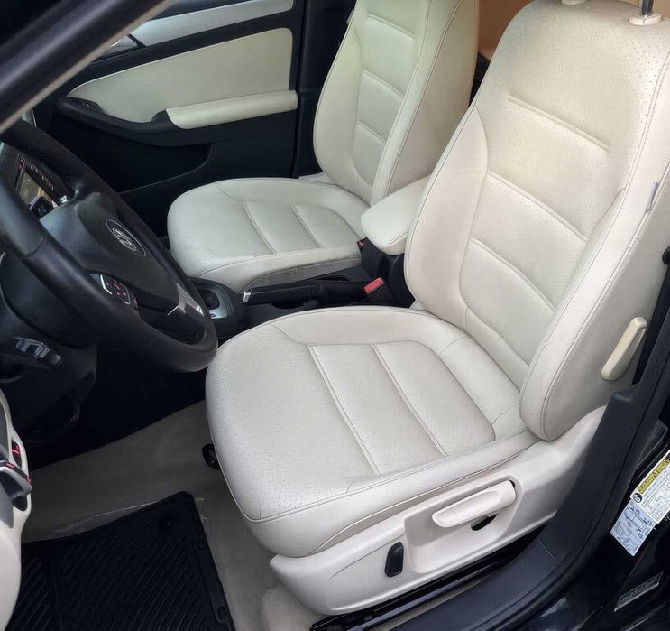 Volkswagen Jetta SE with Connectivity      2014