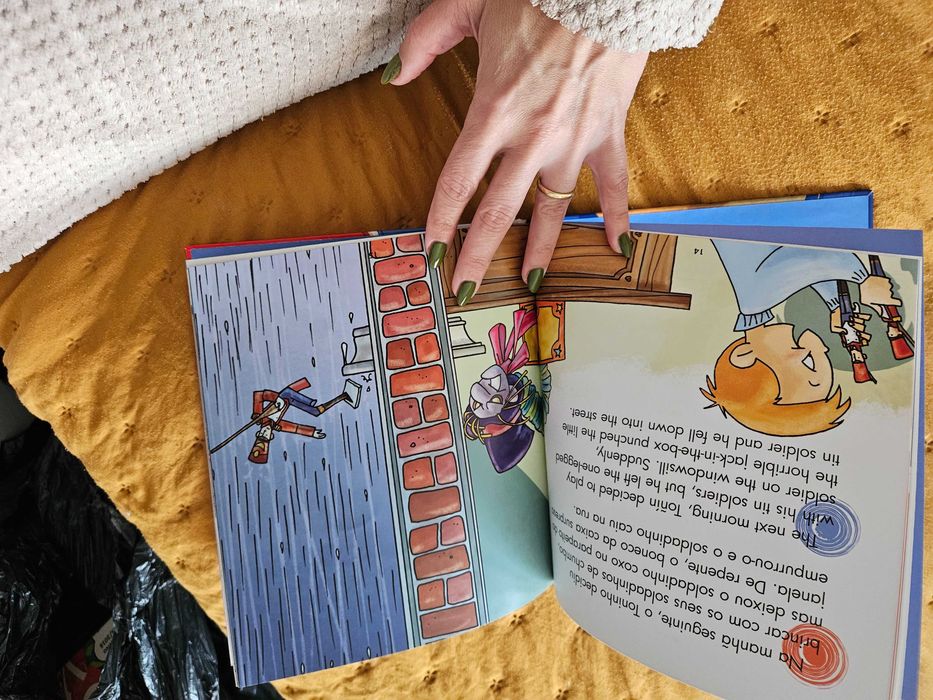 Livro (com CD interativo): O Soldadinho de Chumbo (bilingue inglês/português)