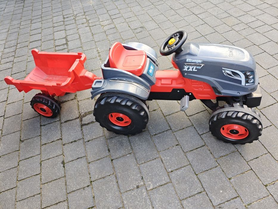 Traktor na pedały z przyczepką