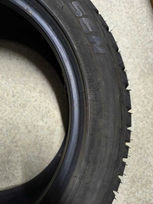 Продам  шины  зимние  б/у  225/50 R17 98 ,H , XL  Kapsen Ice Max RW501