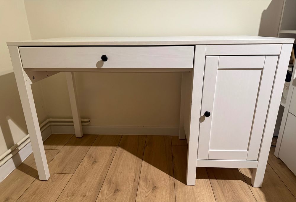 Białe biurko z szufladą i szafką, Hemnes Ikea
