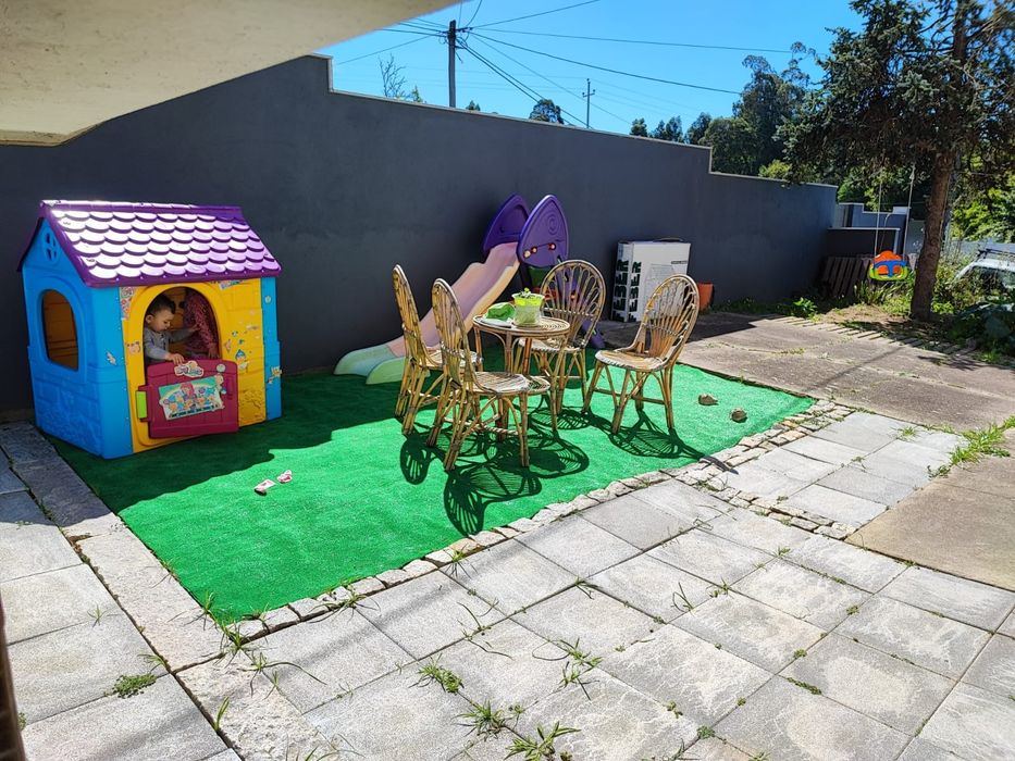 Casa e escorrega de brincar