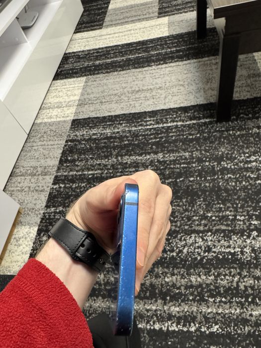 Айфон 12 в хорошем состоянии