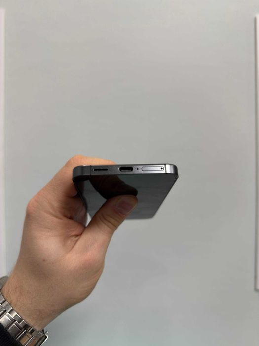 Продам Samsung Galaxy S24 8/128GB Black