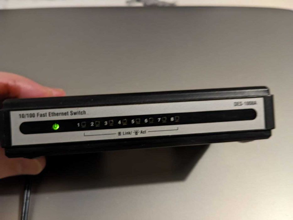 Комутатор  мережі D-link DES-1008A з 8 портами 10/100 Мбіт/с