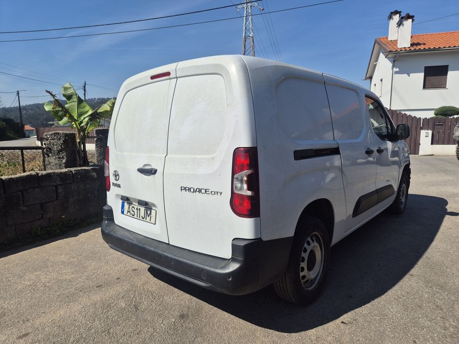 Vendo Toyota Proace city salvado C/Iva 3lug