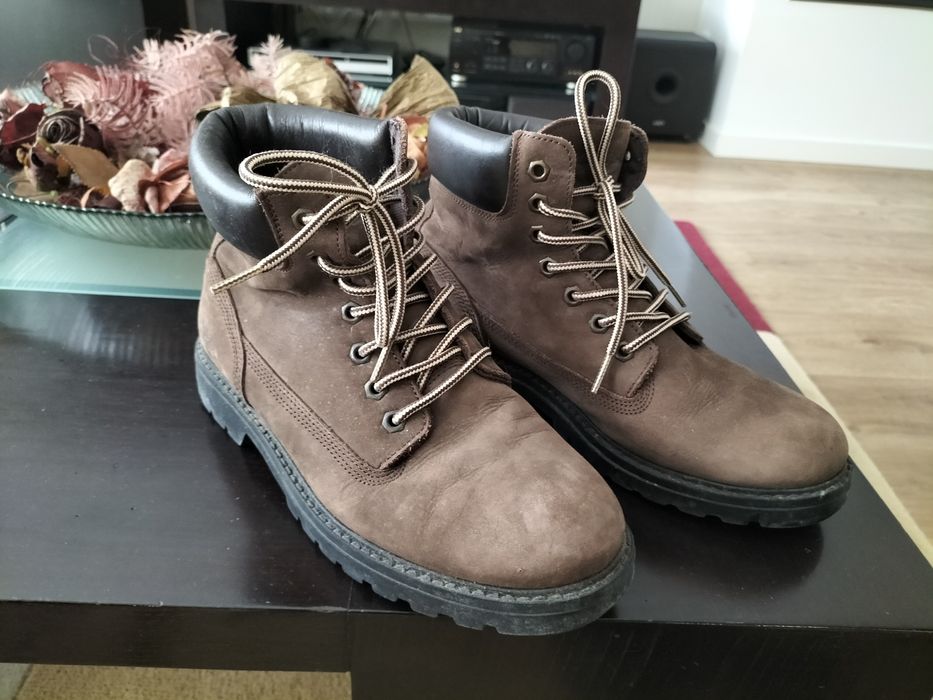 Botas de homem, em pele de trabalho em bom estado