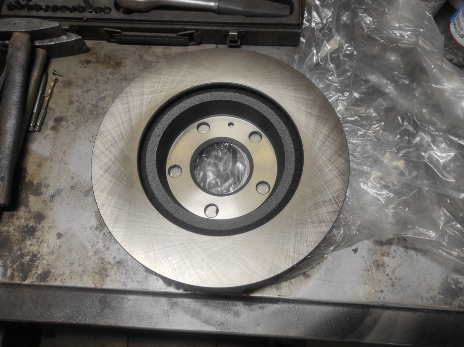 Tarcze hamulcowe 2 szt. Febi Bilstein 18398 A4, Exeo, Passat przód