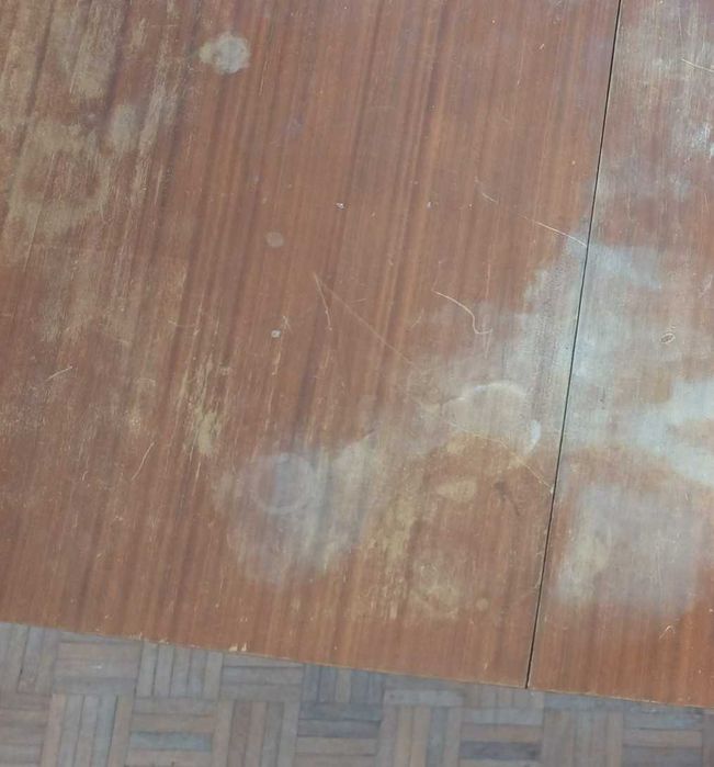 Mesa de jantar, extensível e usada