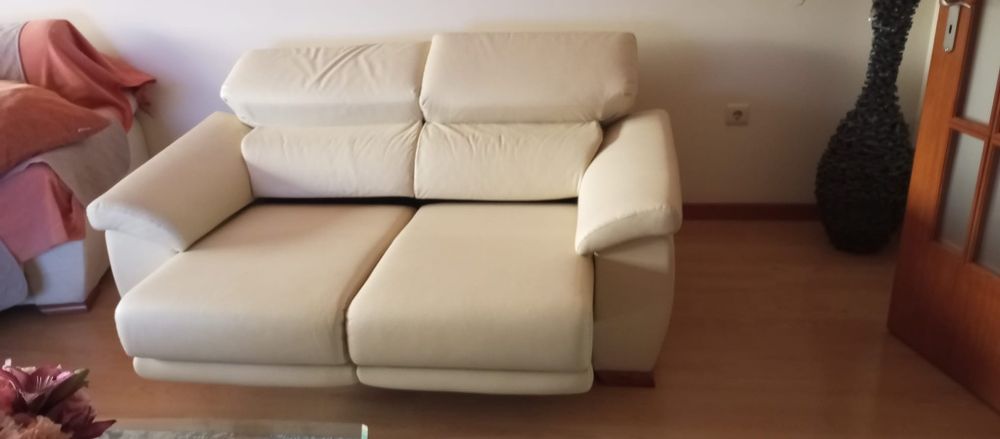Sofá 2 lugares beje