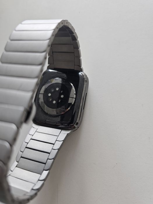 Apple Watch Series 8 45mm GPS+Cellular em aço inoxidável