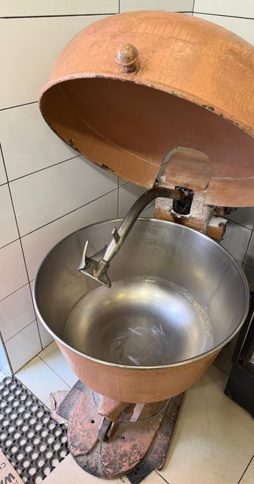 Продається промисловий тістоміс (тістомішалка)