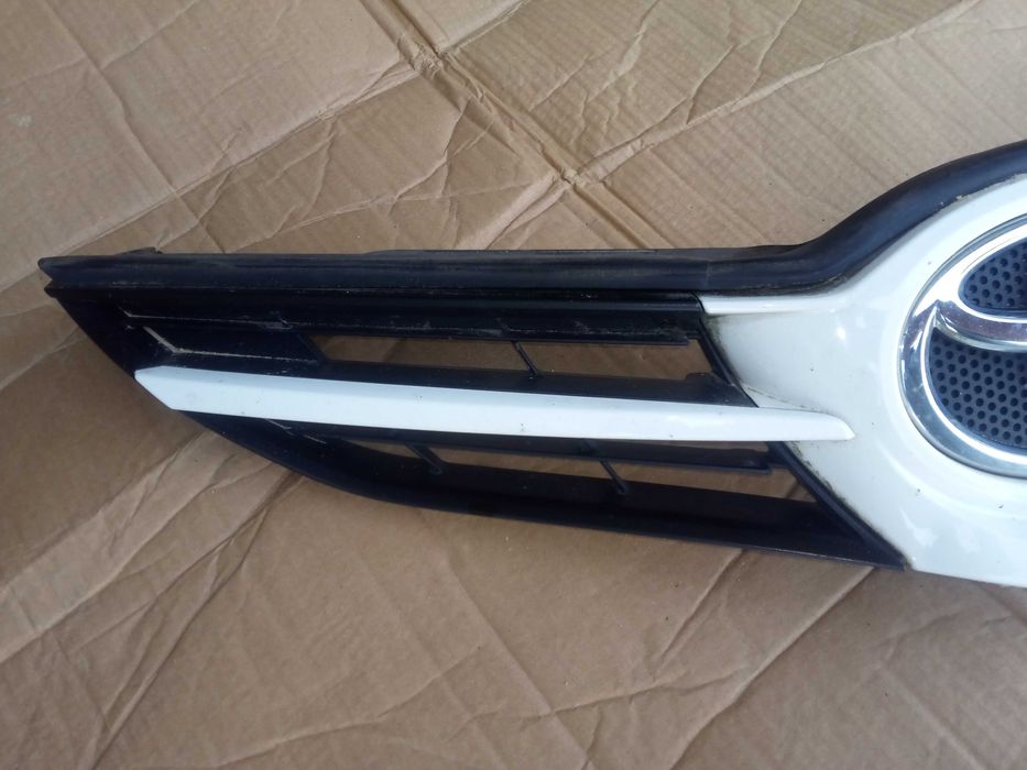 toyota AURIS II 13-15 grill atrapa zderzaka przód