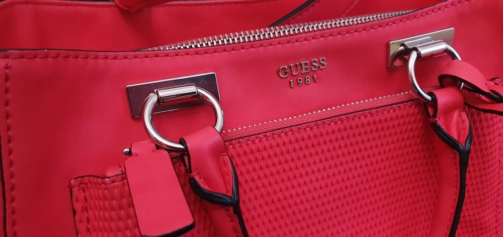 Mala  Guess vermelha
