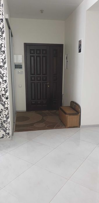 Продам квартиру в центрі, з великим простором, ремонтом,  паркомісце