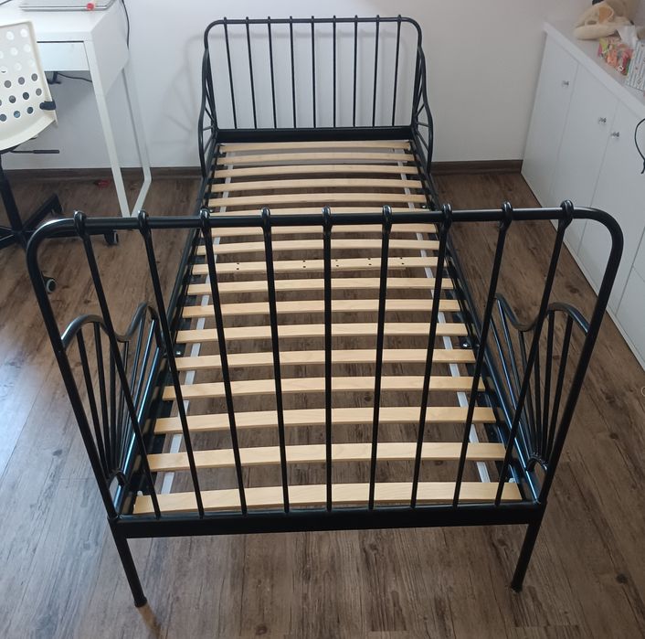 Łóżko Minnen 17467 Ikea czarne ze stelażem
80x200