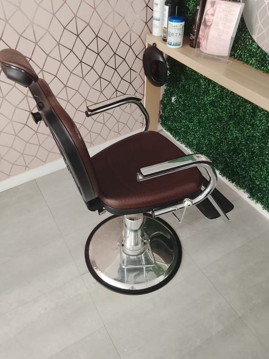 Cadeira Profissional Dompel Top Barber Tabaco – Excelente Estado