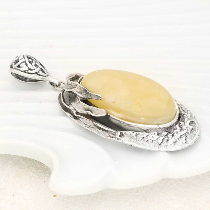 Srebrna zawieszka z bursztynem pr.925