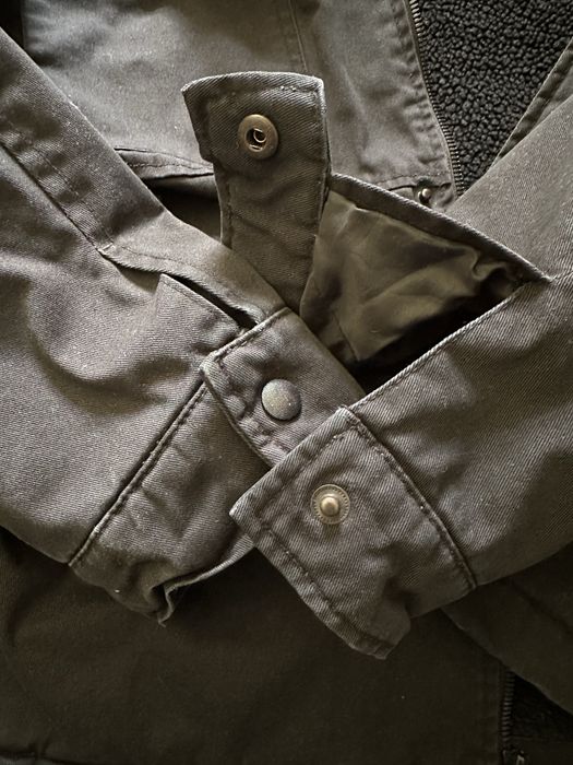 Чорна джинсова куртка LEVI’S з утеплювачем L-XL