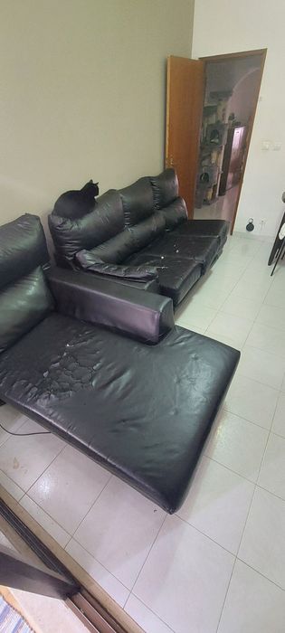 Sofá pele preto 3 lugares e chase long