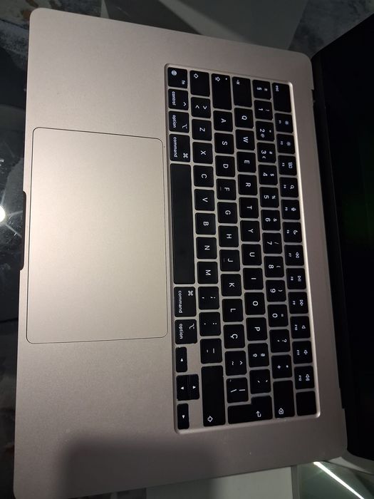 MacBook Air 15" M3 – Como Novo Bateria 100%