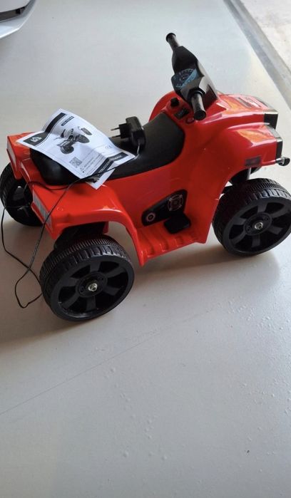 Carro eléctrico infantil
