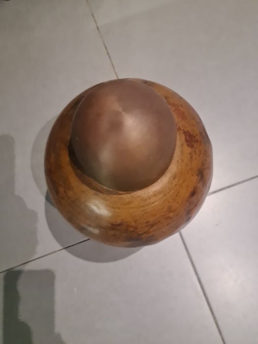 Pote de latão com tampa