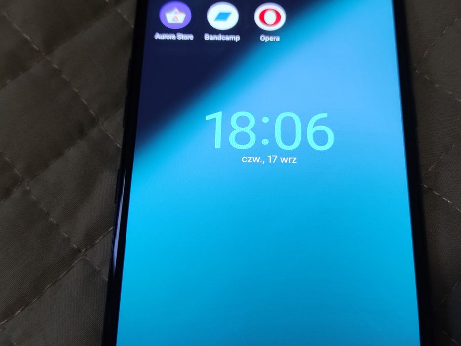 LG V40 android 15