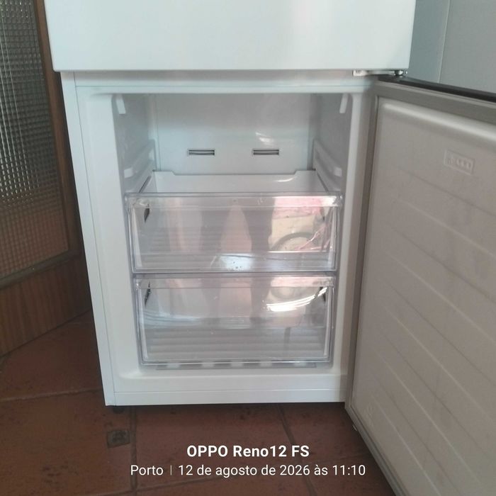 Frigorífico Hisense combinado no frost