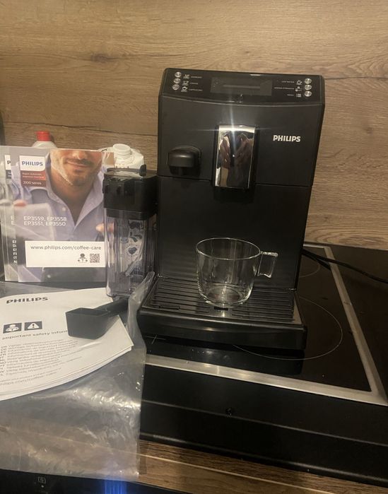 Кавоварка кавомашина 3,5 роки Philips LatteGo EP3550 з дому