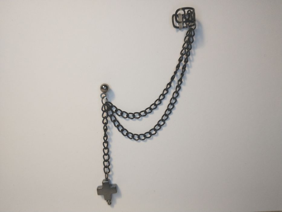 Kolczyk z Nausznicą i Czarnym Krzyżykiem, Stal Nierdzewna, Handmade